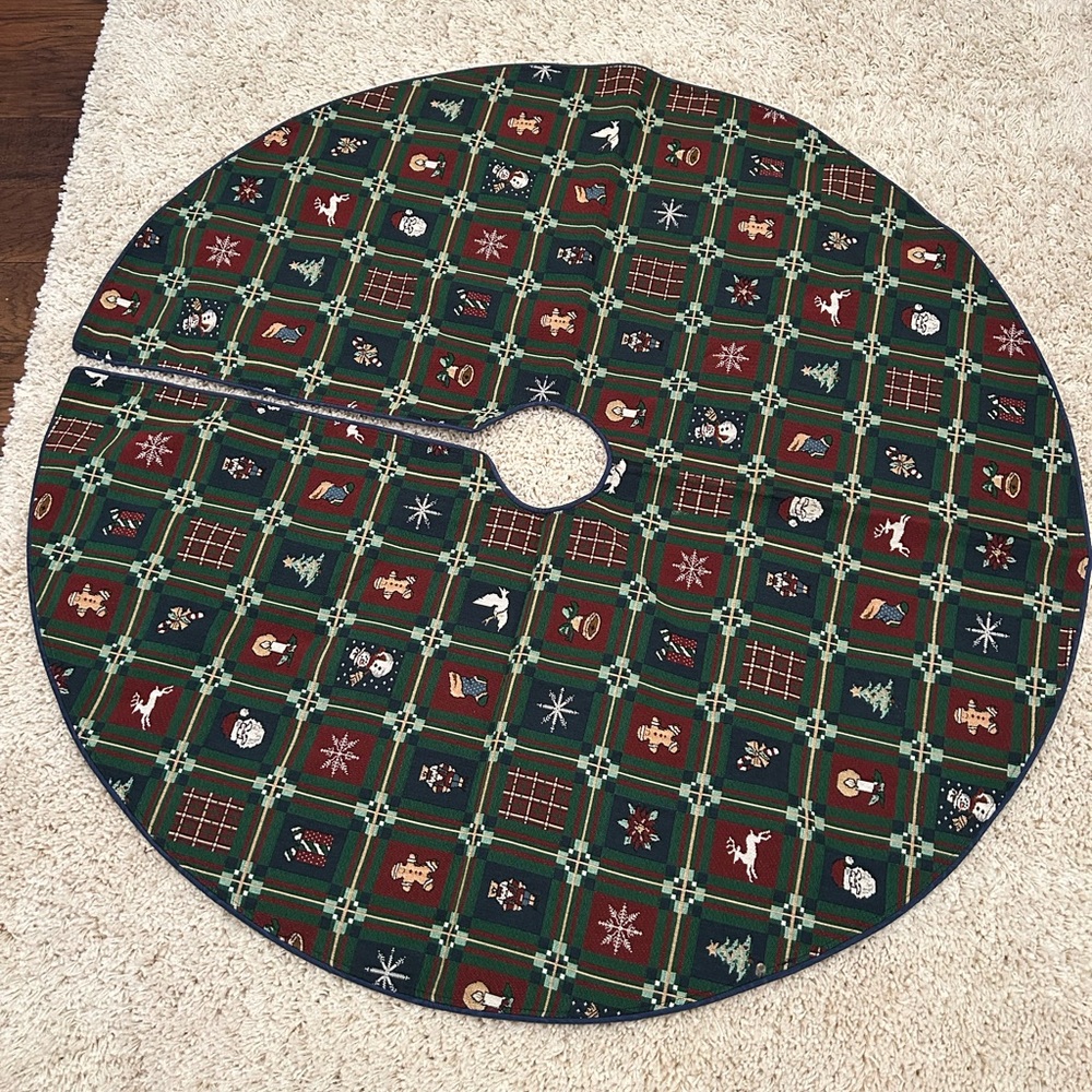 50 inch Christmas tree skirt with snowflakes, gingerbread men, Santa, etc
